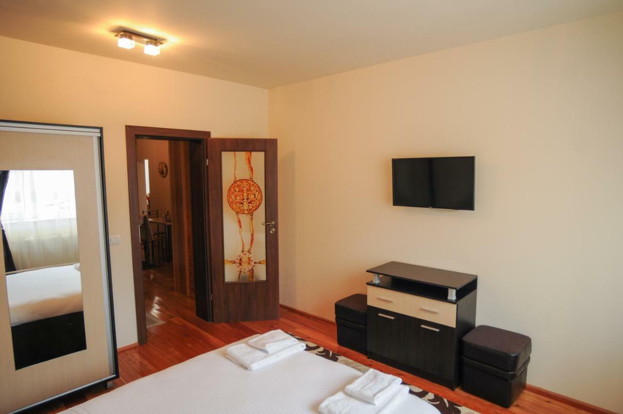 Appartamento Casa Di Luca Braşov Esterno foto